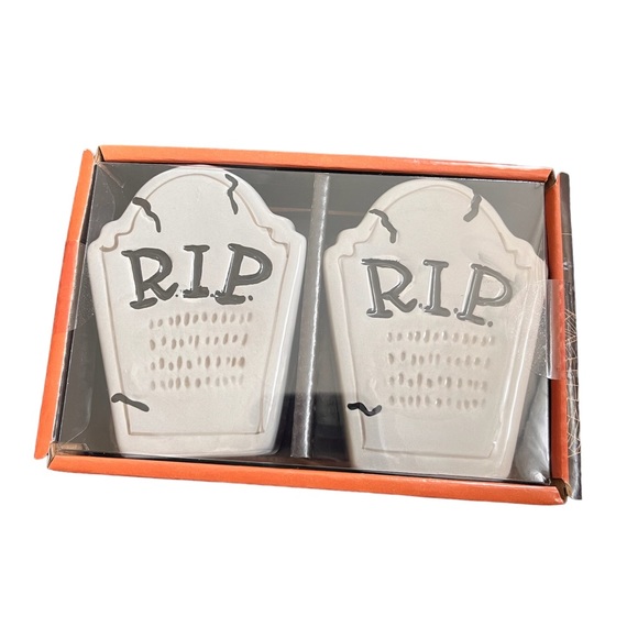 Other - Tombstone salt & pepper shakers